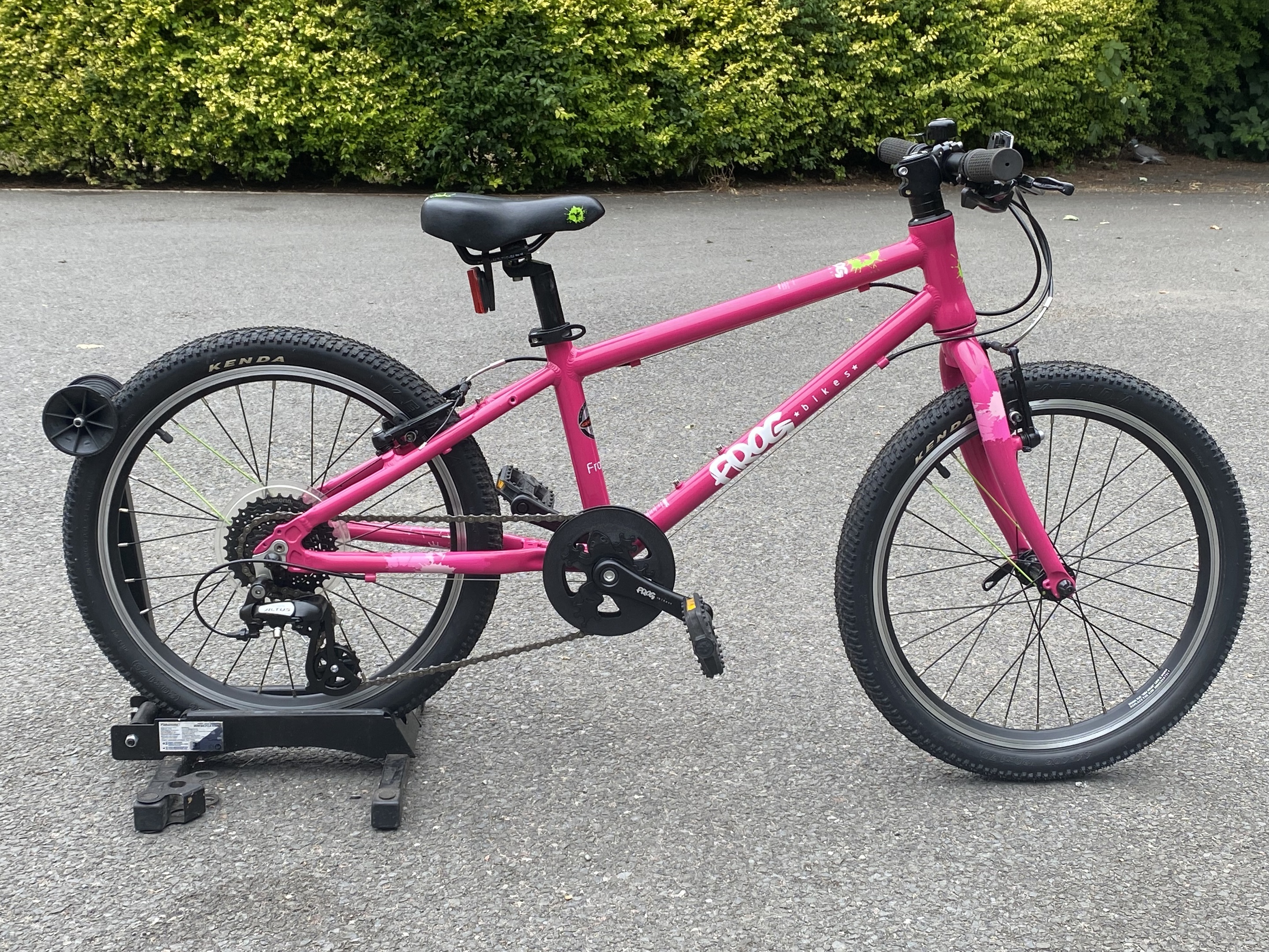 Frog 55 pink childs atb street bike