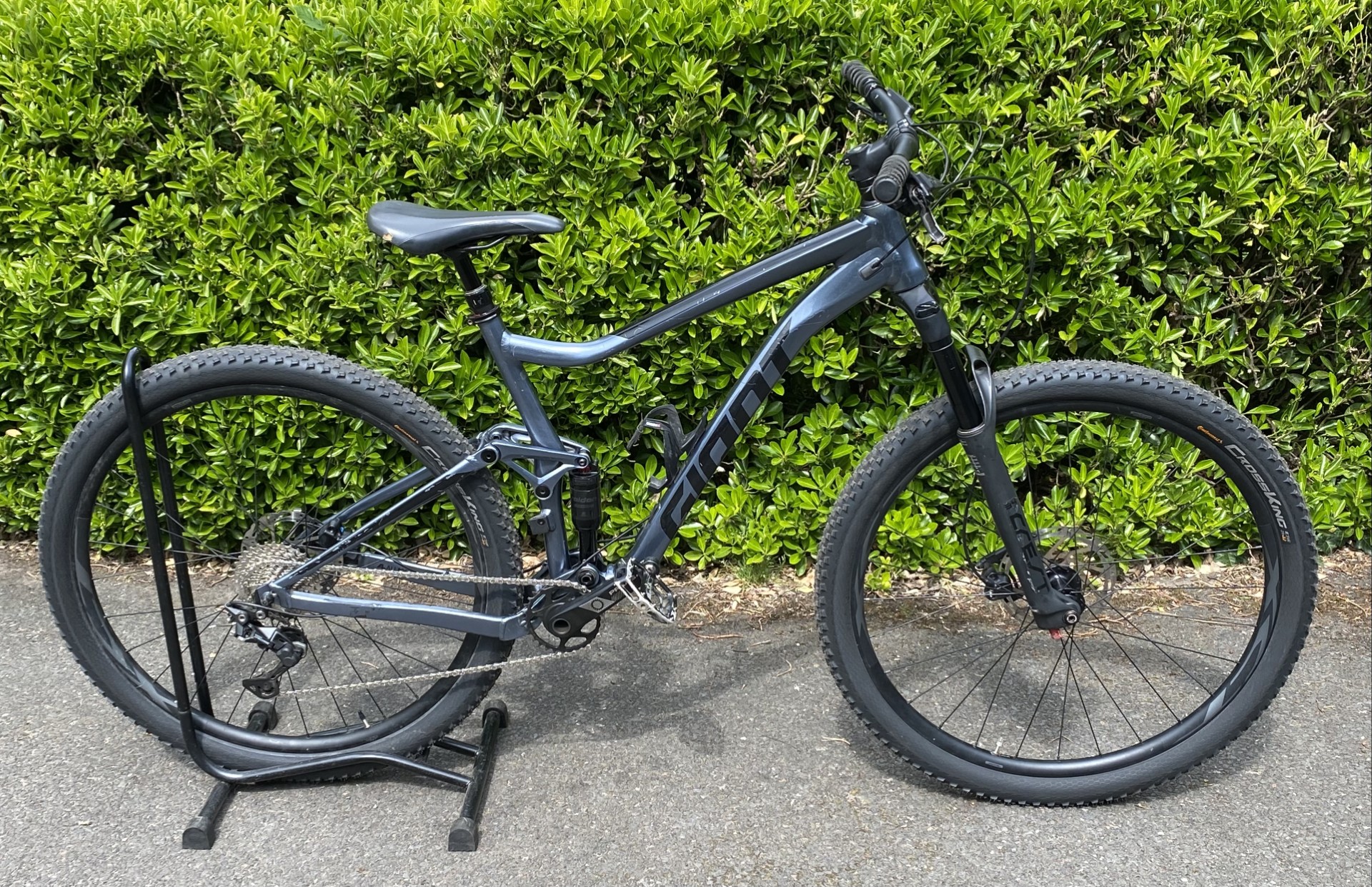 Giant Stance 2 2022 model full suspension second hand pre loved 
